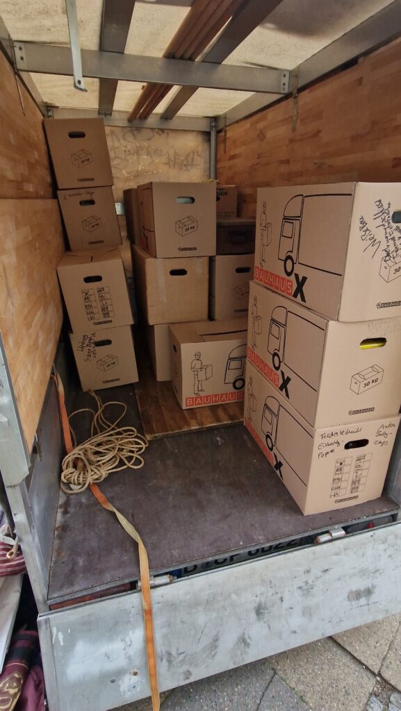 Umzugshilfe - Moving Help
